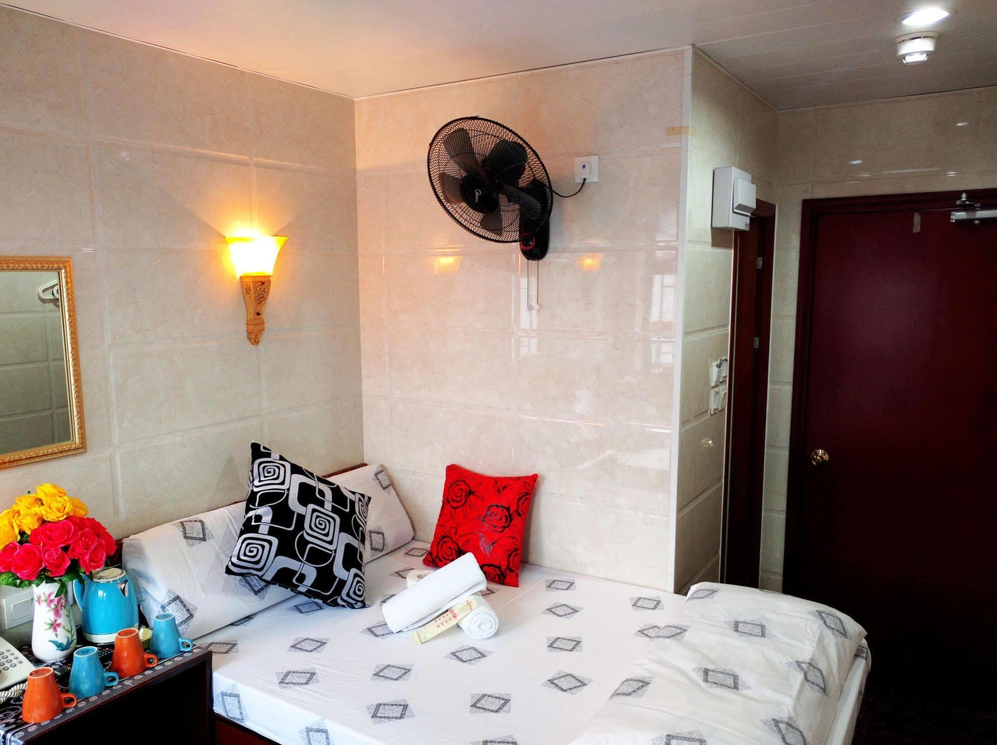 Germany Hostel Block D Хонконг Екстериор снимка
